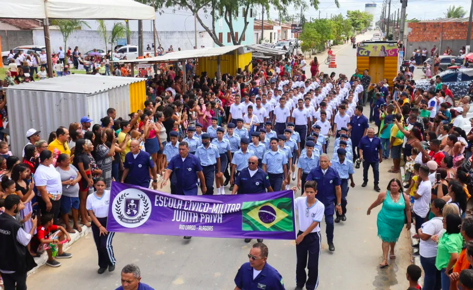 Rio Largo, AL, mantém escola cívico-militar